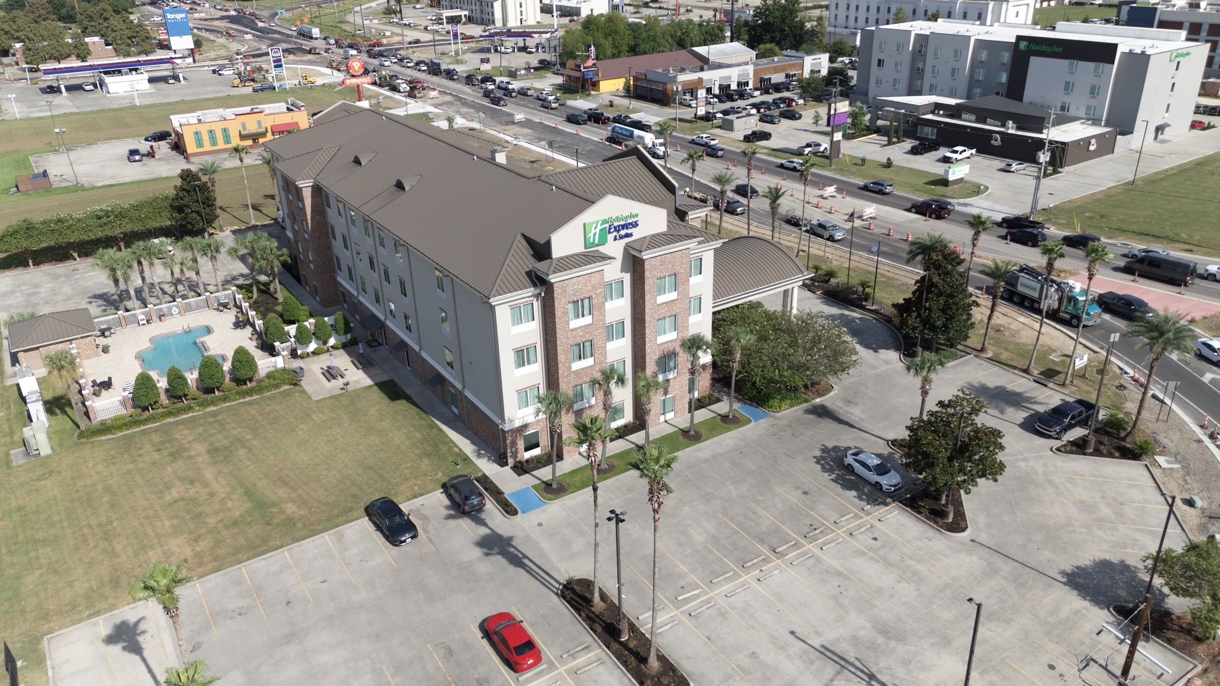 Holiday Inn Express, aerial view of the hotel, pool courtyard, and palm plantings