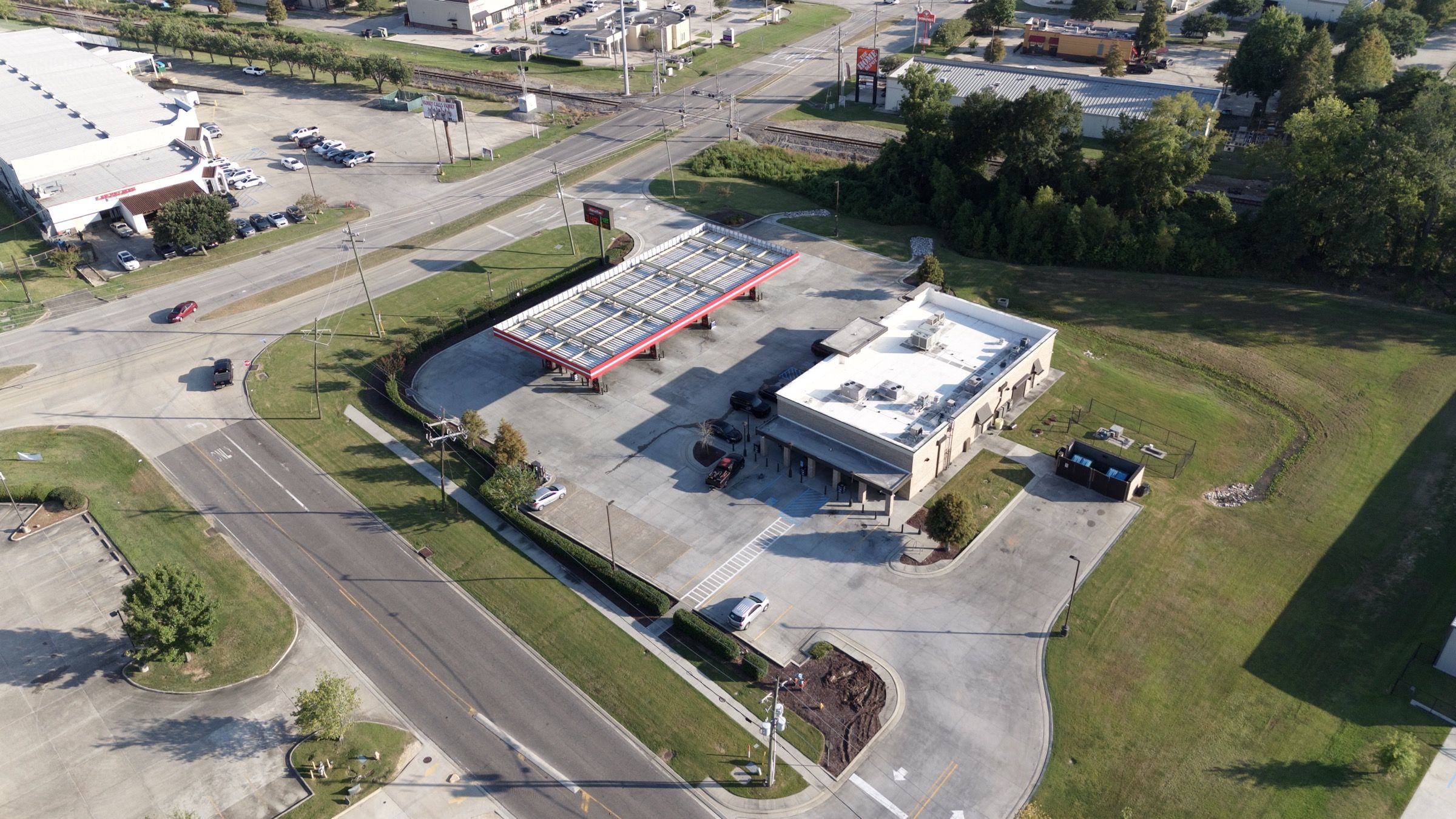 RaceTrac, aerial view of the corner entrance and perimeter plantings